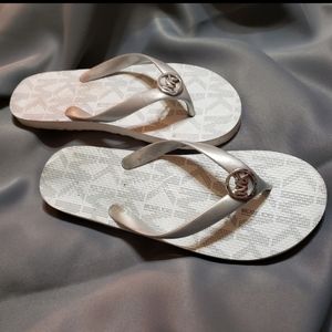 Michael kors flip flops